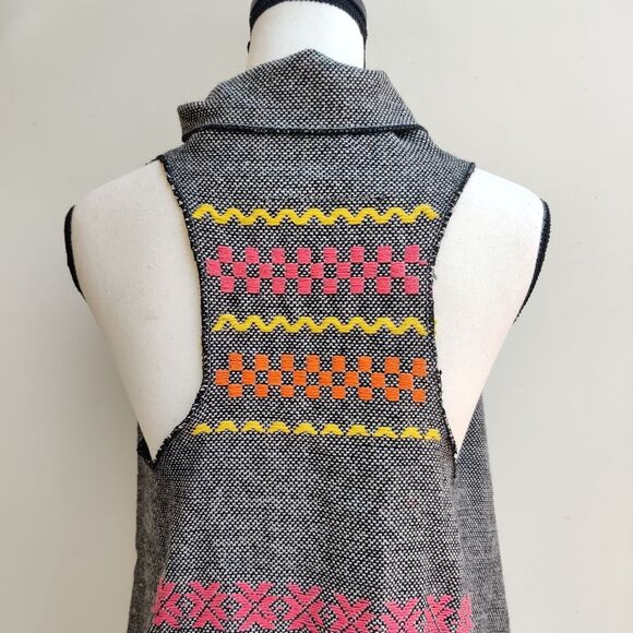 Summer Romero Convertible Fringe Vest/Shawl One Size Gray Black Embroidered - Picture 9 of 12